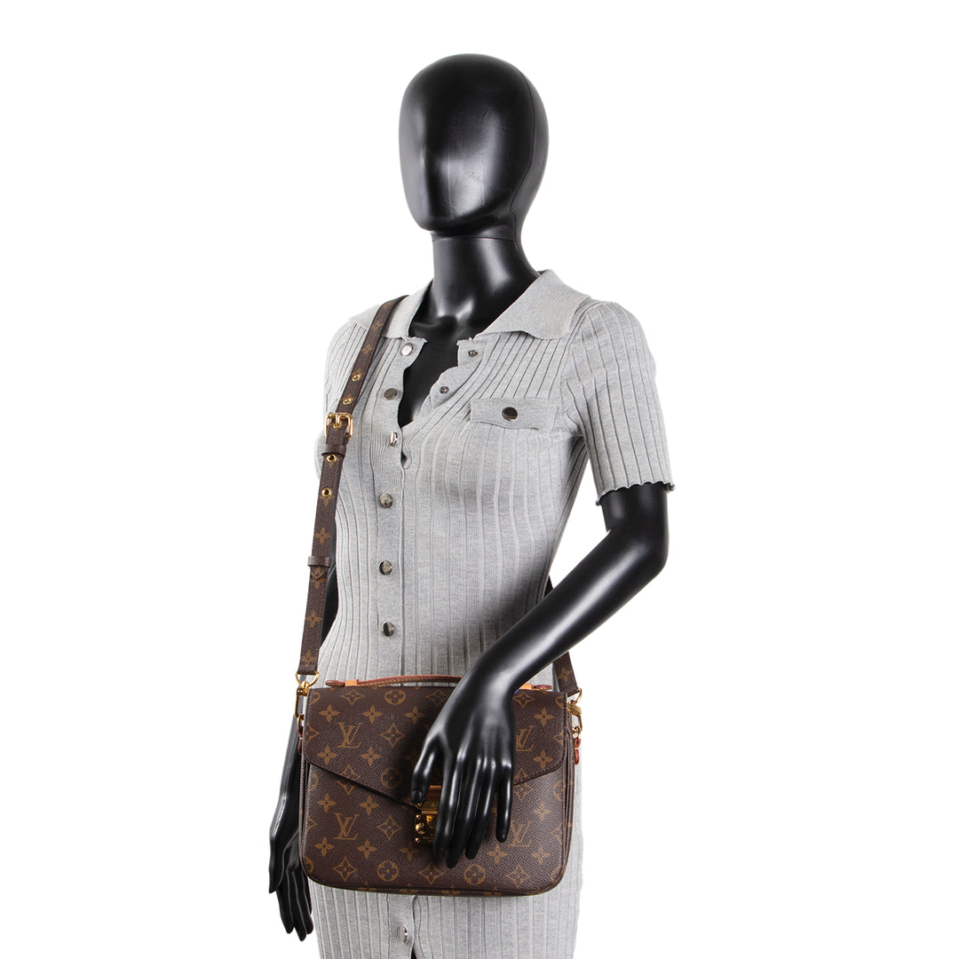 LOUIS VUITTON Monogram Pochette Metis