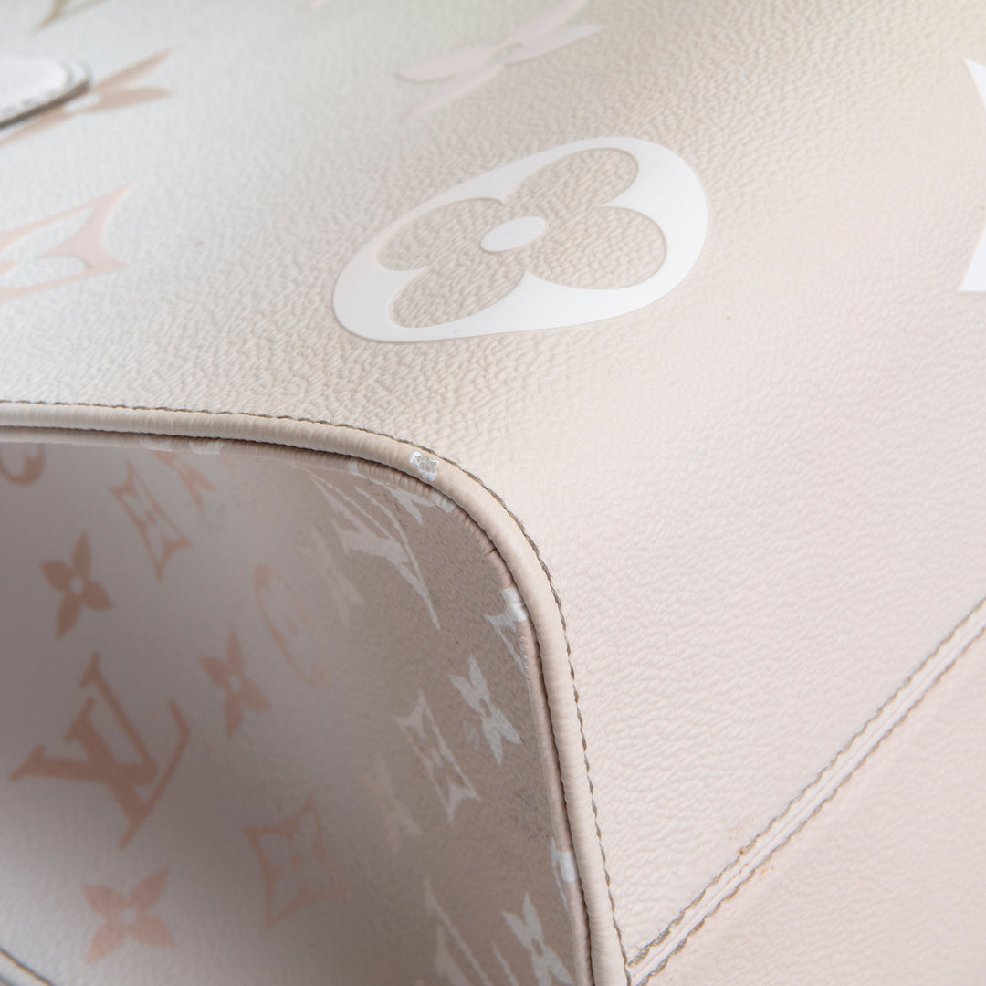 LOUIS VUITTON OnTheGo MM Giant Monogram - Spring In The City Sunset Khaki