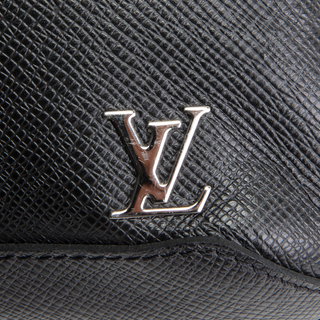 LOUIS VUITTON Taiga Avenue Sling - Black