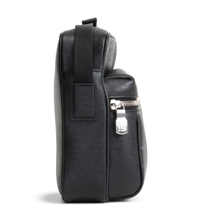 LOUIS VUITTON Taigarama Outdoor Messenger - Black