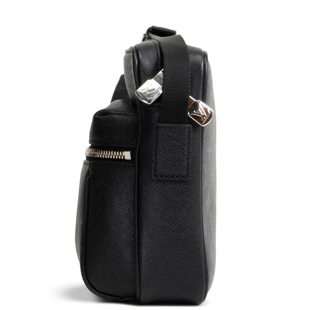 LOUIS VUITTON Taigarama Outdoor Messenger - Black