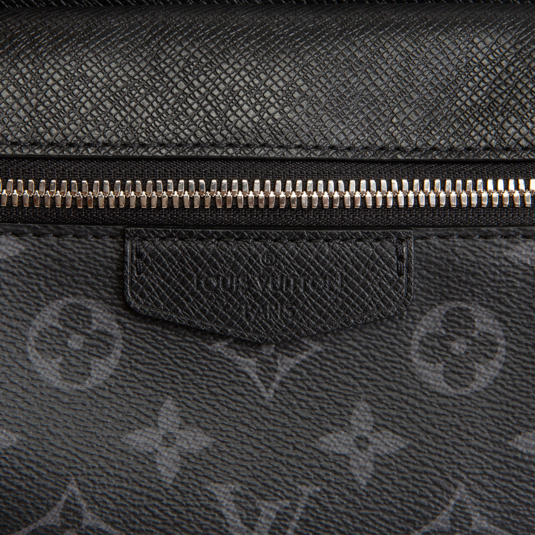 LOUIS VUITTON Taigarama Outdoor Messenger - Black