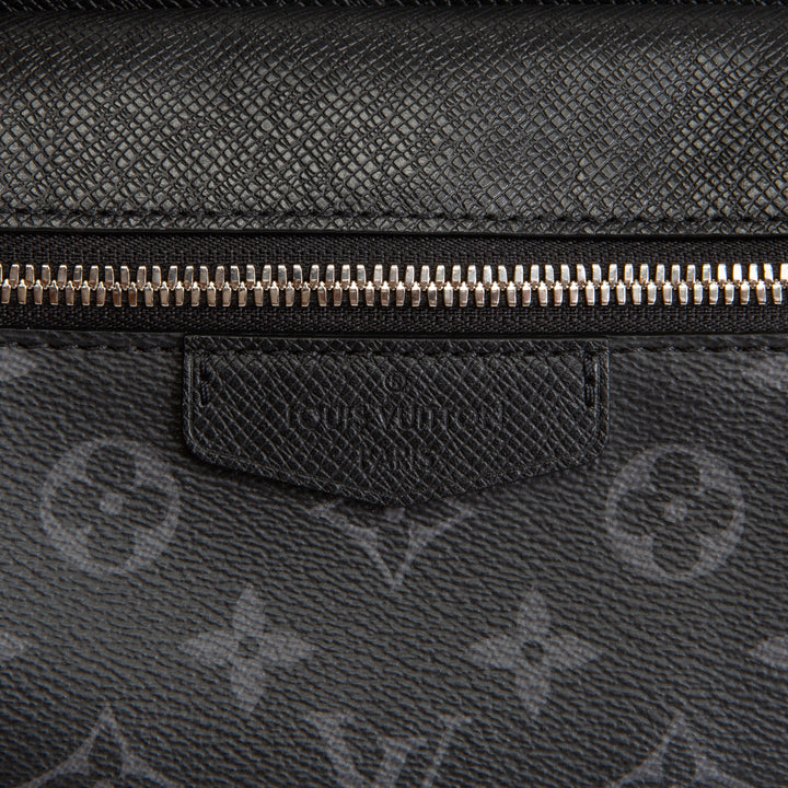 LOUIS VUITTON Taigarama Outdoor Messenger - Black