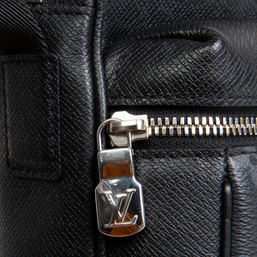 LOUIS VUITTON Taigarama Outdoor Messenger - Black