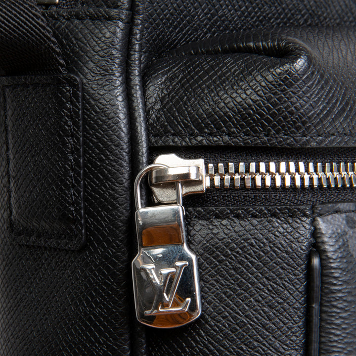 LOUIS VUITTON Taigarama Outdoor Messenger - Black