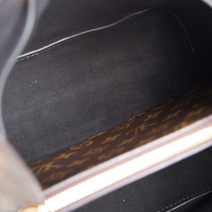 LOUIS VUITTON Monogram NeoNoe Bucket Bag MM