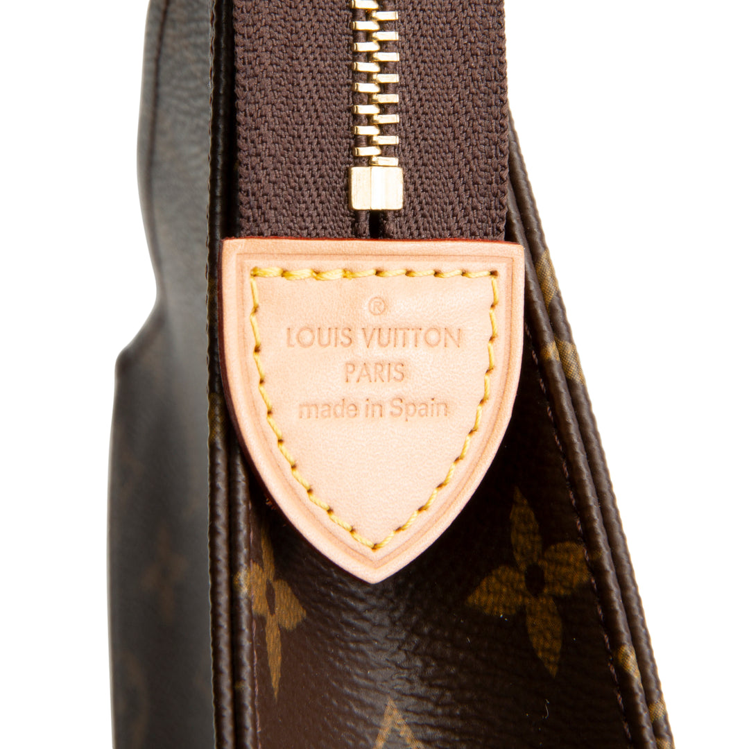 LOUIS VUITTON Monogram Poche Toilette 26