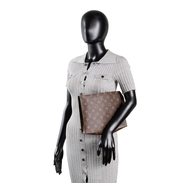 LOUIS VUITTON Monogram Poche Toilette 26