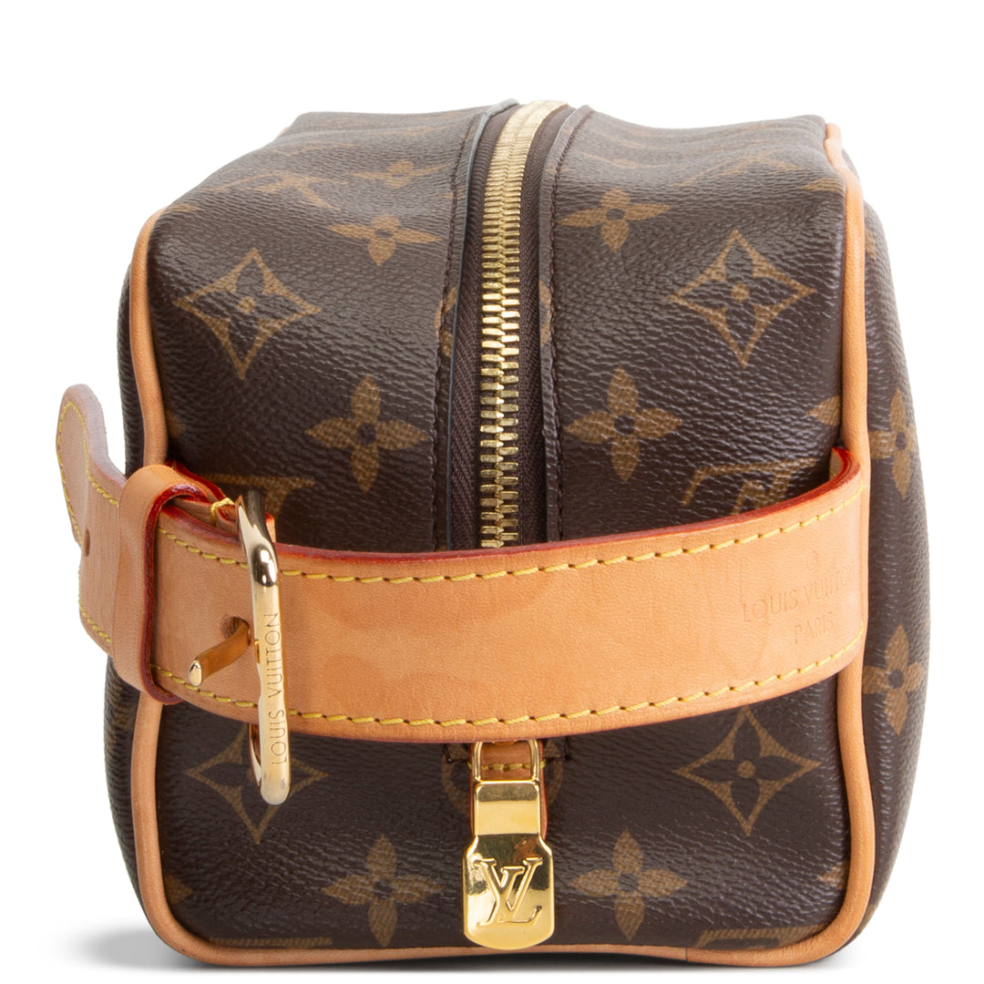 LOUIS VUITTON Monogram Locker Dopp Kit Toiletry