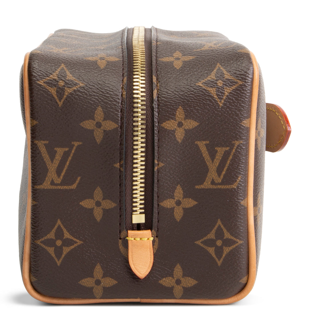 LOUIS VUITTON Monogram Locker Dopp Kit Toiletry