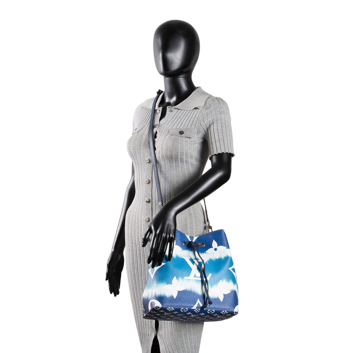 LOUIS VUITTON Neonoe Escale Giant Monogram - Blue