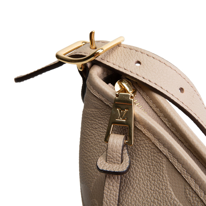 LOUIS VUITTON CarryAll MM Empreinte Giant Monogram - Turtledove