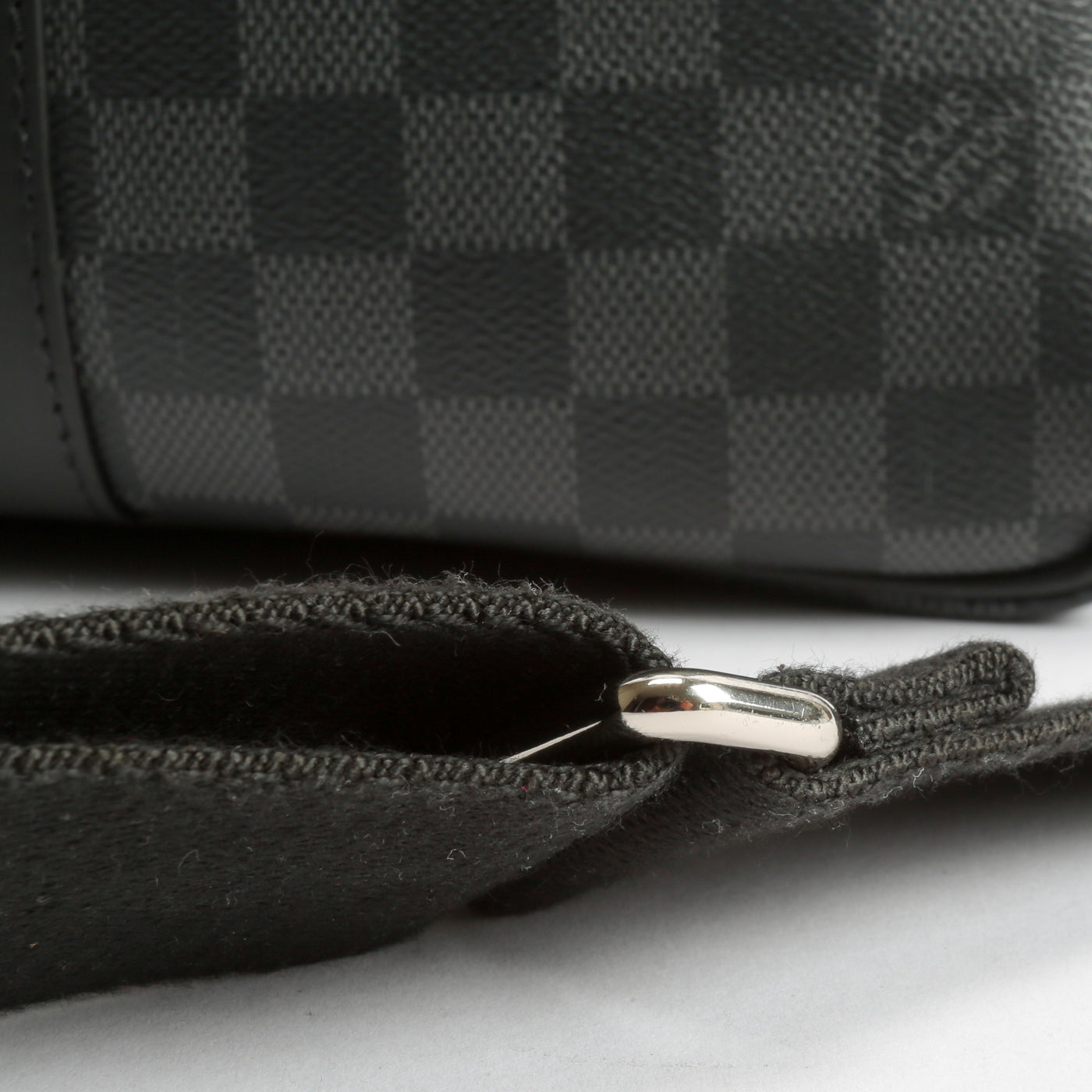 We Review The Louis Vuitton Toiletry Pouch in Damier Graphite! 