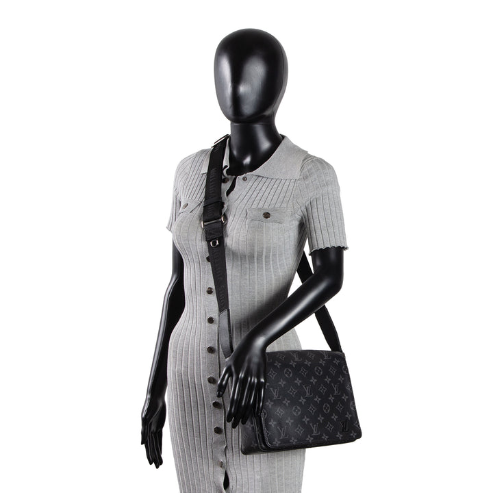 LOUIS VUITTON District PM Messenger - Eclipse Monogram