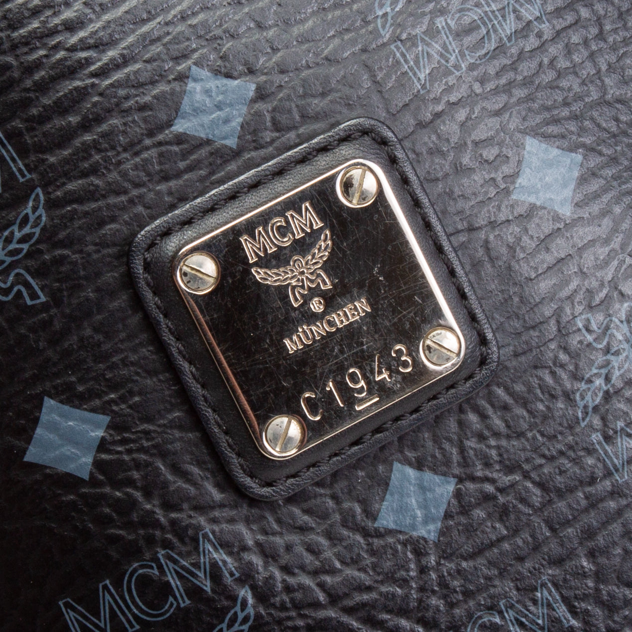 Mcm bag v1461 outlet