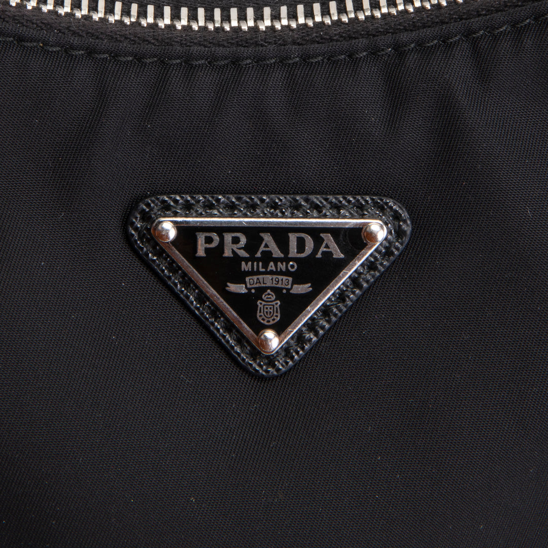 PRADA Nylon Re-Edition 2005 Shoulder Bag - Black