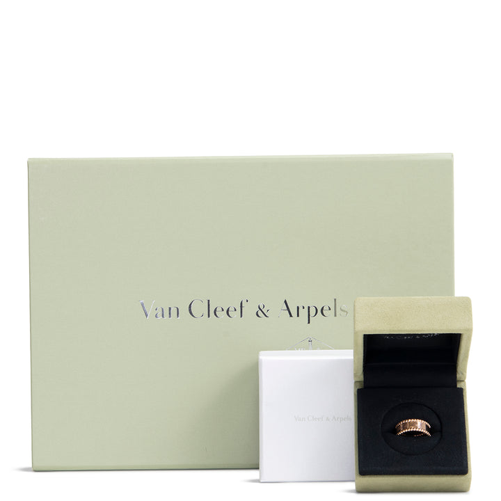 VAN CLEEF & ARPELS Perlée Signature Ring