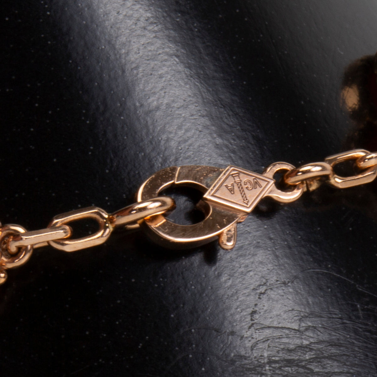 VAN CLEEF &amp; ARPELS 5 Motif Alhambra Carnelian &amp; Gold Bracelet