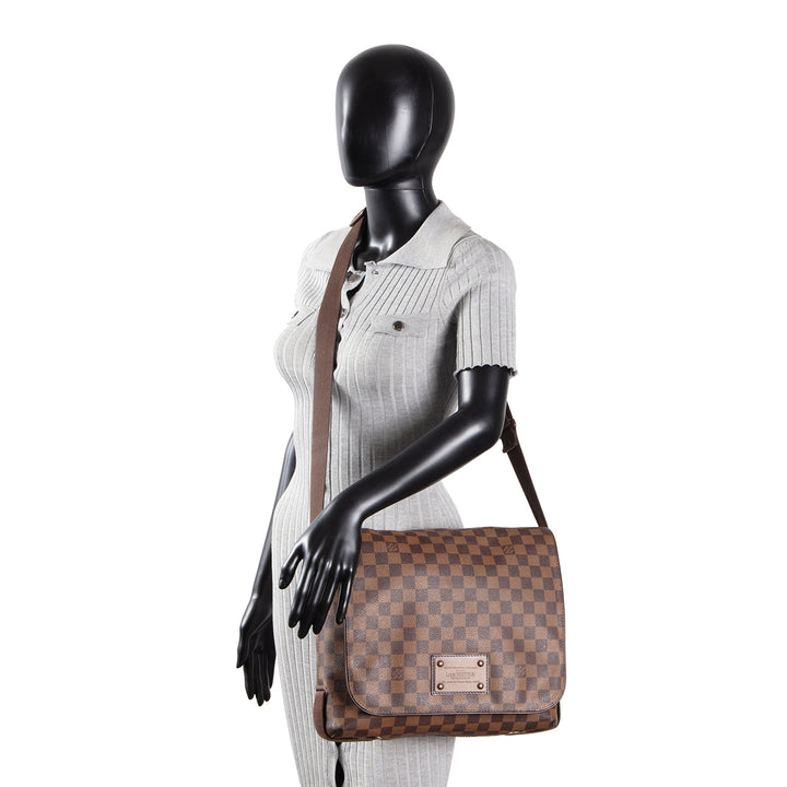 LOUIS VUITTON Damier Ebene Brooklyn Messenger Bag MM