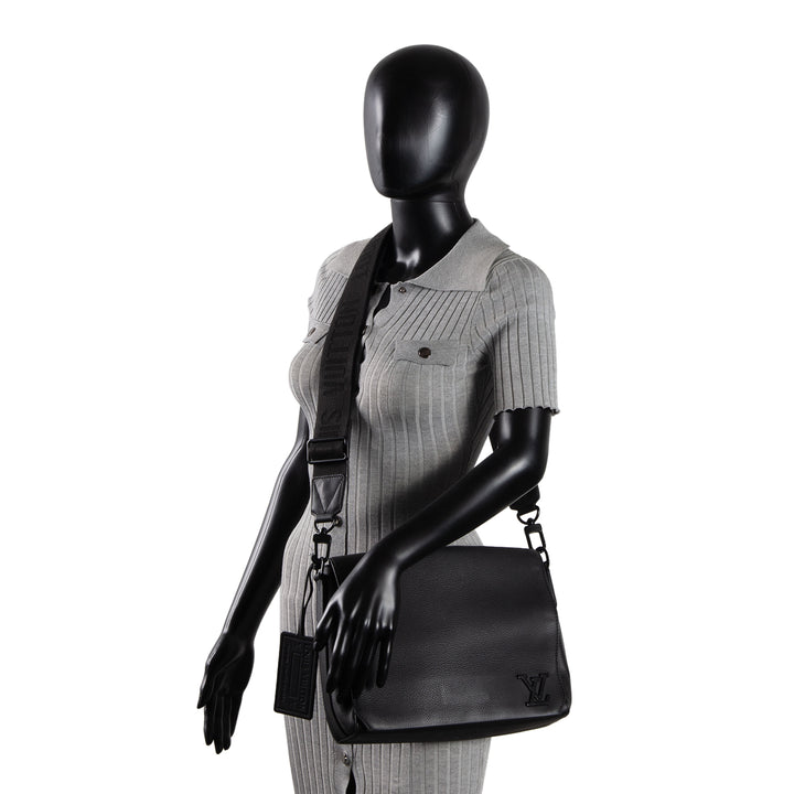LOUIS VUITTON Aerogram Takeoff Messenger Bag