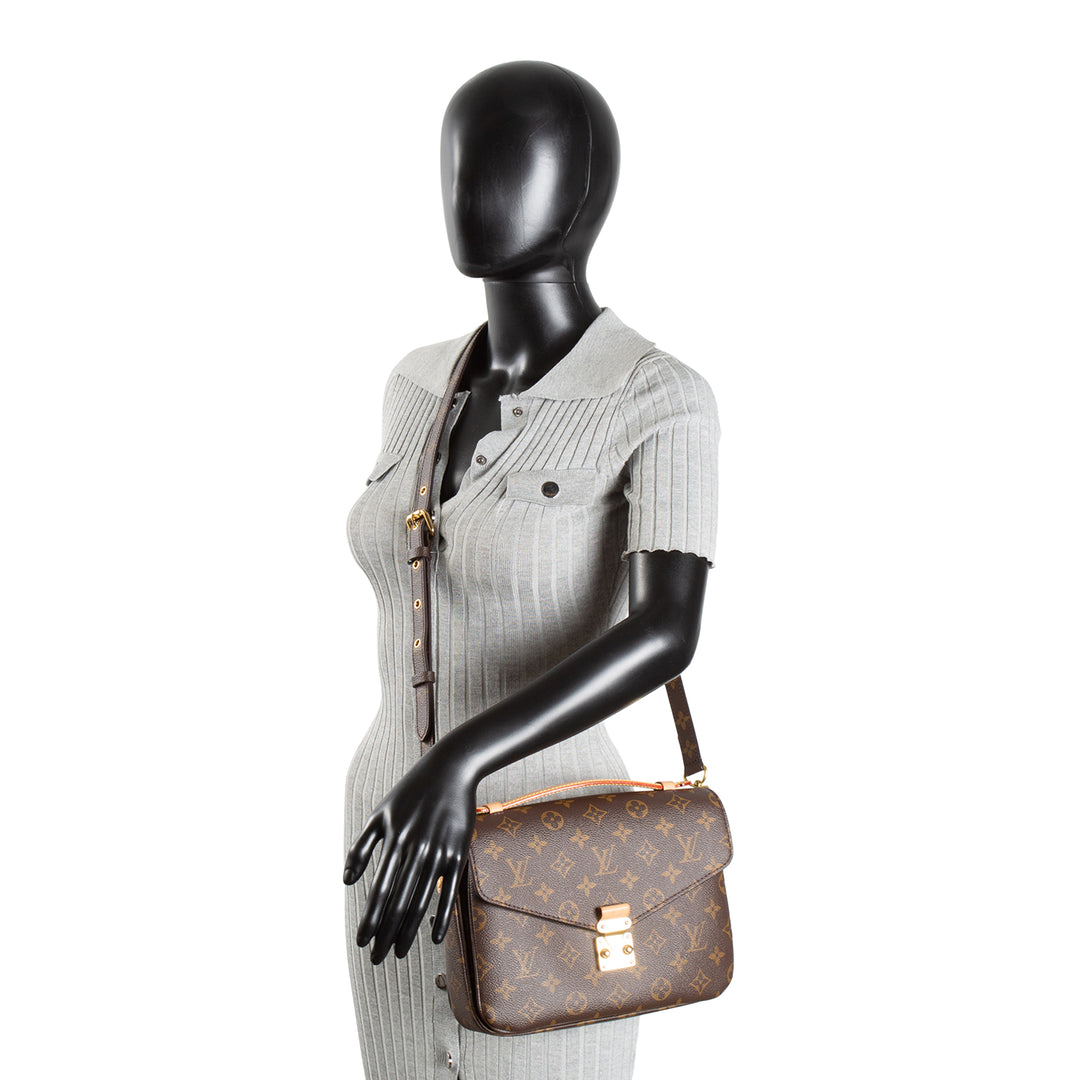 LOUIS VUITTON Monogram Pochette Metis