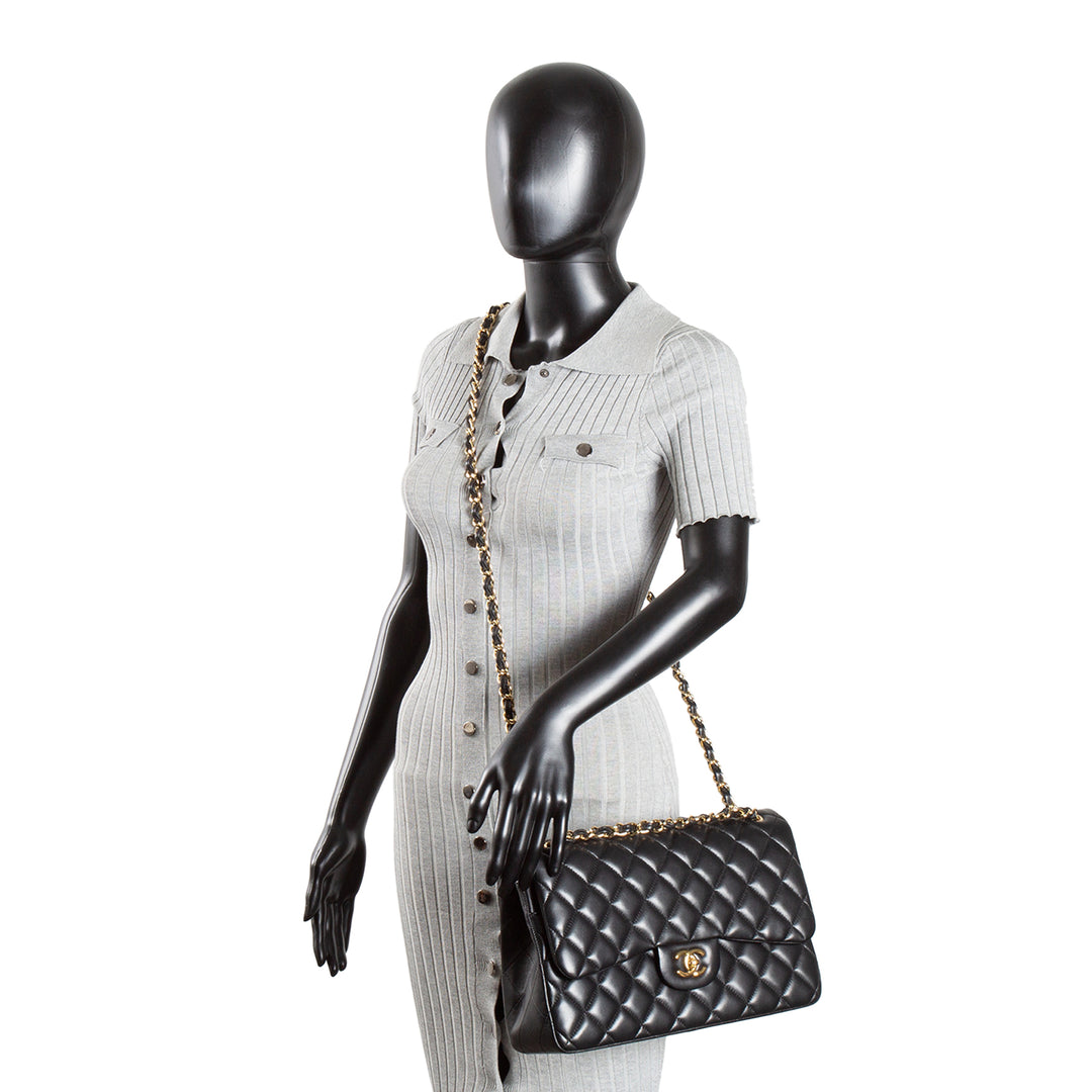 CHANEL Lambskin Jumbo Double Flap - Black
