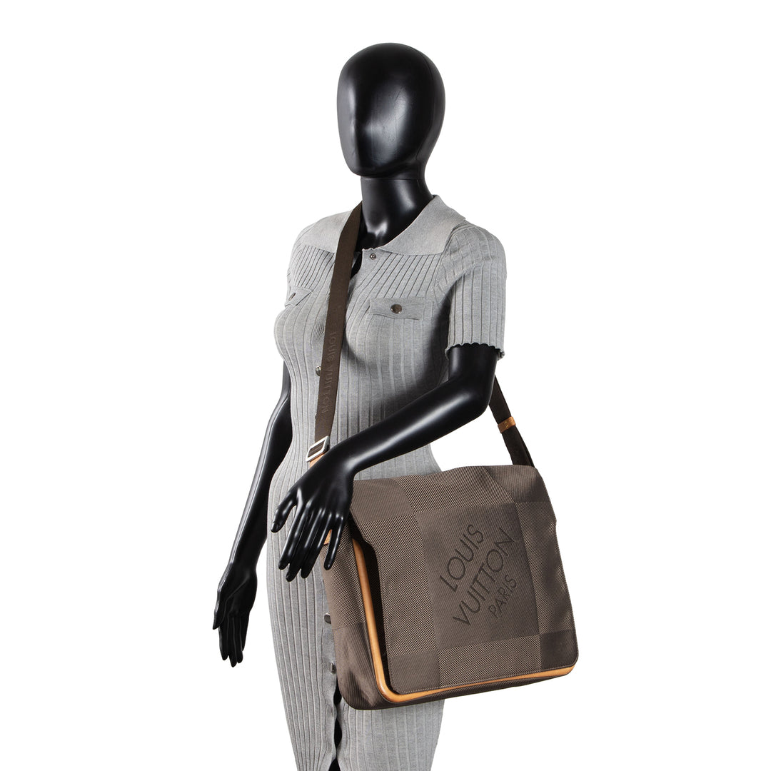 LOUIS VUITTON Damier Geant Messenger Bag - Gray