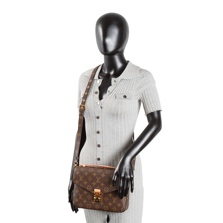 LOUIS VUITTON Monogram Pochette Metis