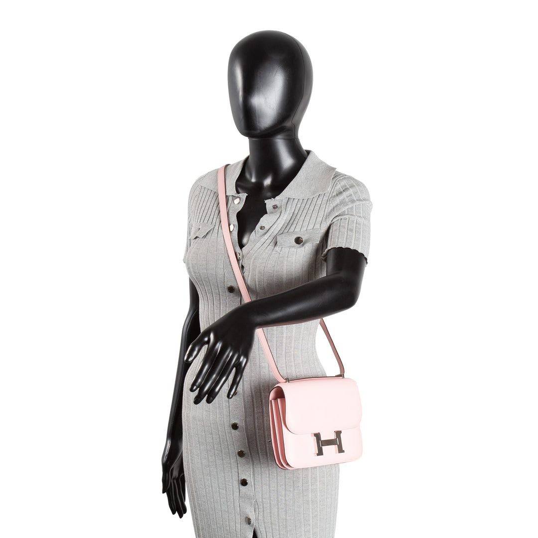HERMES Chevre Mysore Constance 18 - Rose Sakura