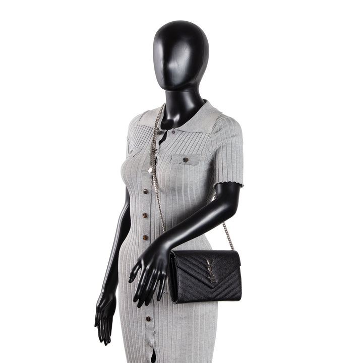 SAINT LAURENT Cassandre Evenlope On Chain - Black
