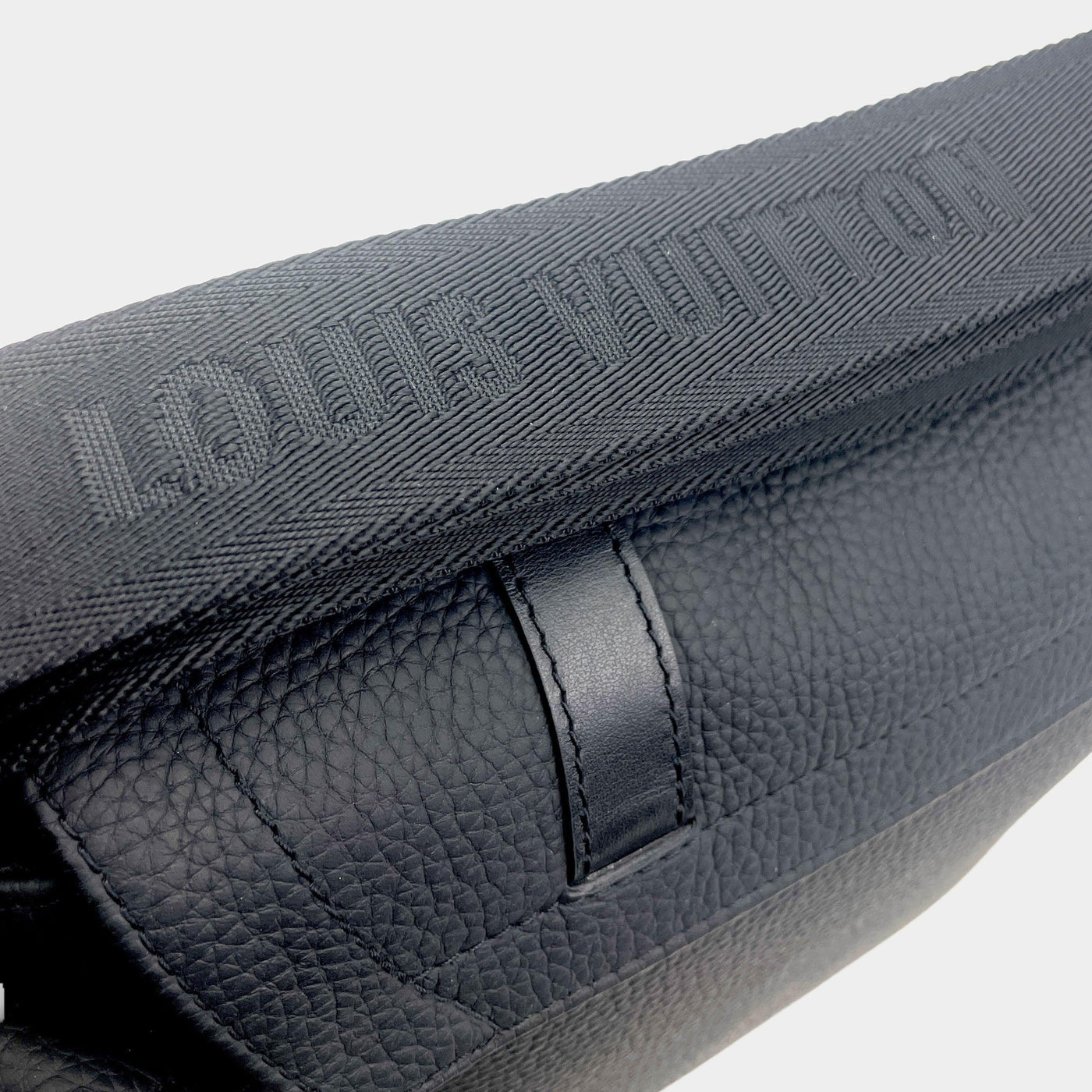 Louis Vuitton LV Unisex Christopher Messenger Black Taurillon Cowhide  Leather - LULUX